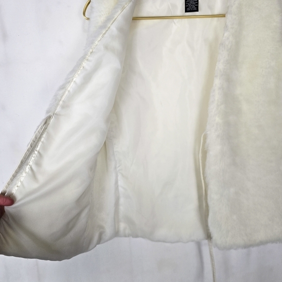 Vintage Y2k Mossimo White Faux Fur Tie Front Vest - Picture 4 of 6